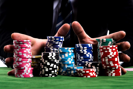 Chơi ở bàn cược Poker phù hợp
