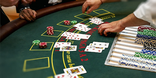 Chú ý thẻ trên bàn | Chiến thuật cá cược đánh Poker